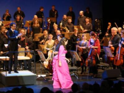 Sensacional Erika Leiva en el concierto de feria del Teatro Maestranza con la orquesta sinfónica de Sevilla