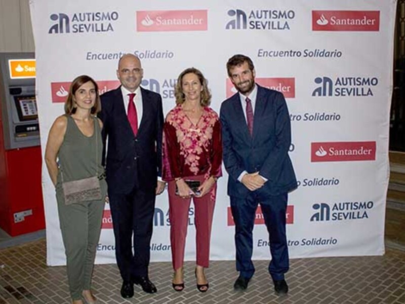 Más de 250 invitados se dieron cita en el Palacio de Yanduri para conocer la realidad de las   personas con autismo