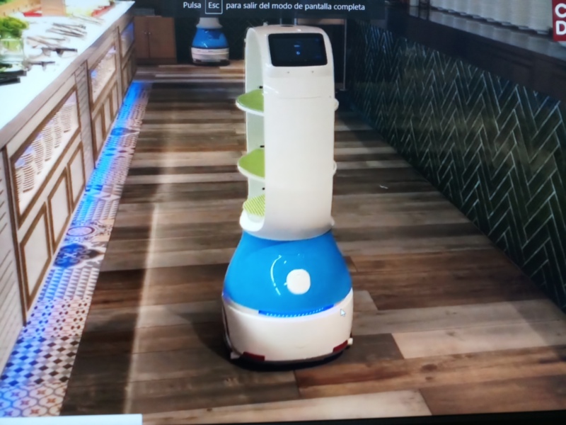 Robot de limpieza inteligente en acción, mostrando su eficiencia y tecnología avanzada.