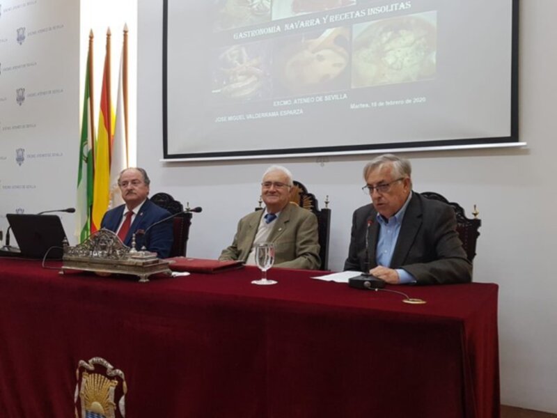 Presentación de la gastronomía navarra y recetas insólitas en el Ayuntamiento de Pamplona.