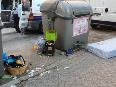 Muebles y enseres en la vía pública, los colchones.