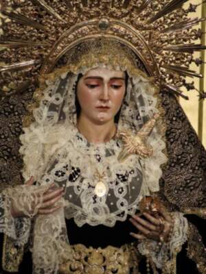 La Madre de Dios vestida de negro para este mes de noviembre en Alcalá del Río