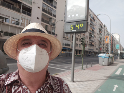 Hoy en Sevilla a las 6:20 de la tarde, temperatura de 54º C y un 18% de humedad relativa.