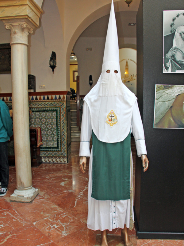 La Milagrosa de Sevilla ilusión de una joven Hermandad de  barrio de Ciudad Jardín