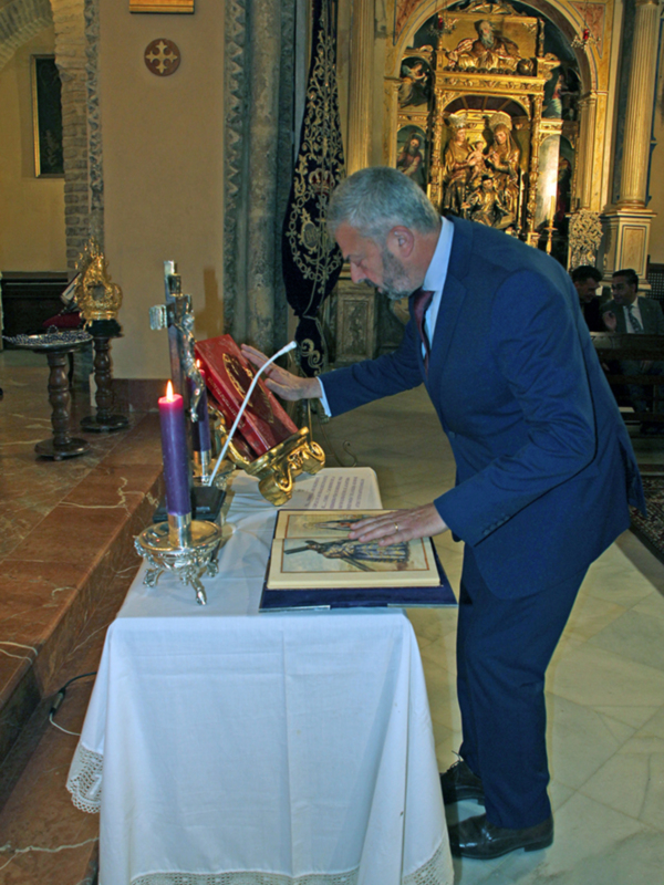 Toma de posesión de la recién elegida junta de Oficiales de la Hermandad de Jesús Nazareno de Alcalá del Río