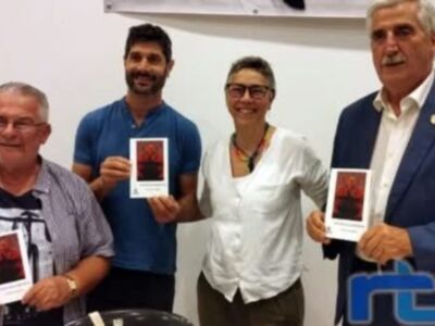 Carmen Moreno presentó su poemario ‘Punto de Partida’ dentro del programa de actos del Día de Rocío Jurado en Chipiona