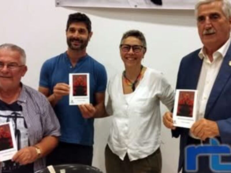 Carmen Moreno presentó su poemario ‘Punto de Partida’ dentro del programa de actos del Día de Rocío Jurado en Chipiona