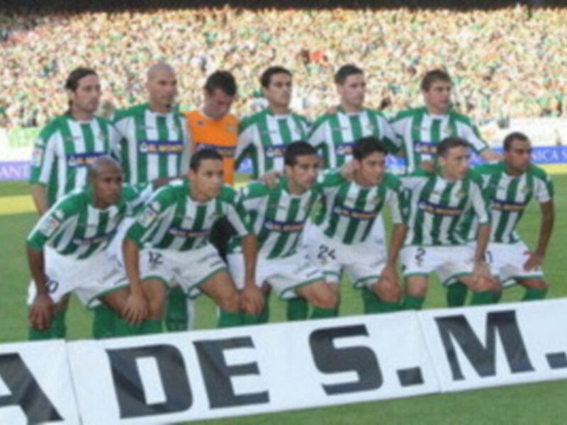 Las mejores fotos de Kike y Harry Macias sobre el triunfo del Betis , que toco el cielo en el Calderon