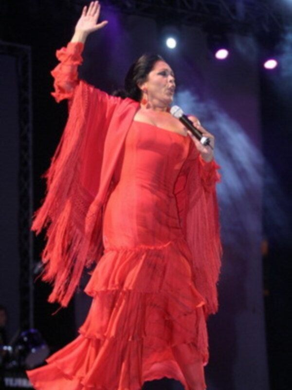 Isabel Pantoja canto en la  Gran Gala del Centenario del Sevilla en el Sanchez Pizjuan.