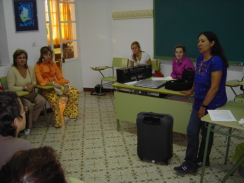 Mujeres loreñas participan en un taller de historias de vida y fotografía