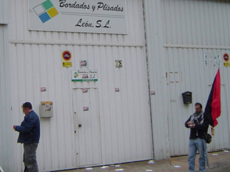 CNT se concentra en Valencina de la Concepción para exigir la readmisión de dos trabajadoras