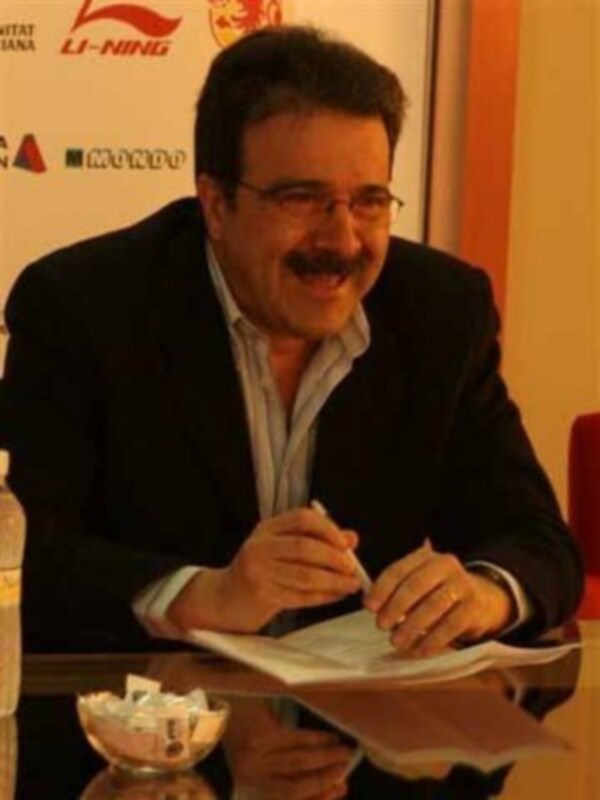 José Antonio Casanova (La Vanguardia) . Hay que saber para quien escribes