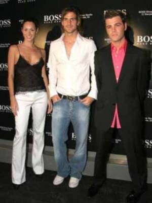 Fonsi Nieto, Aitor Ocio y Javier Banderas apadrinaron una tienda en Sevilla
