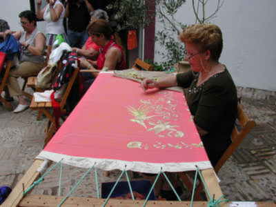 Demostración de bordado y flecos de mantón en la Hacienda de Santa Rosalía de Gines