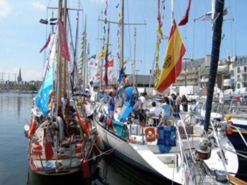 Los veleros gaditanos Tartessos y Urubamba participantes en la Regata del Cincuentenario ponen rumbo a Lisboa