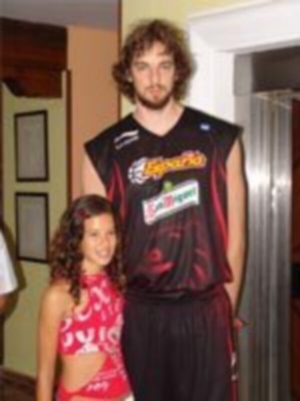 Pau Gasol cumple el sueño de una niña de 12 años