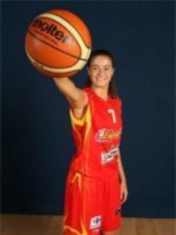 Isa Sánchez: Me aficioné al baloncesto porque me gustaba tirar de medio campo