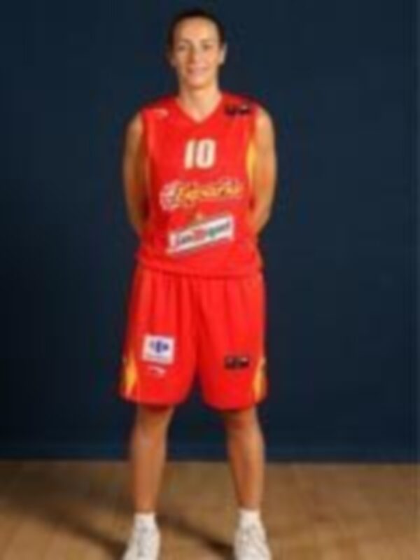 Elisa Aguilar: Empecé a jugar al baloncesto porque mi madre no me dejaba jugar al fútbol
