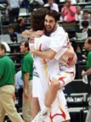 España entra en la lucha por las medallas por la puerta grande (89-67)