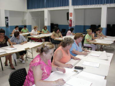Gines: comienza el curso de diseño y realización de trajes de flamenca