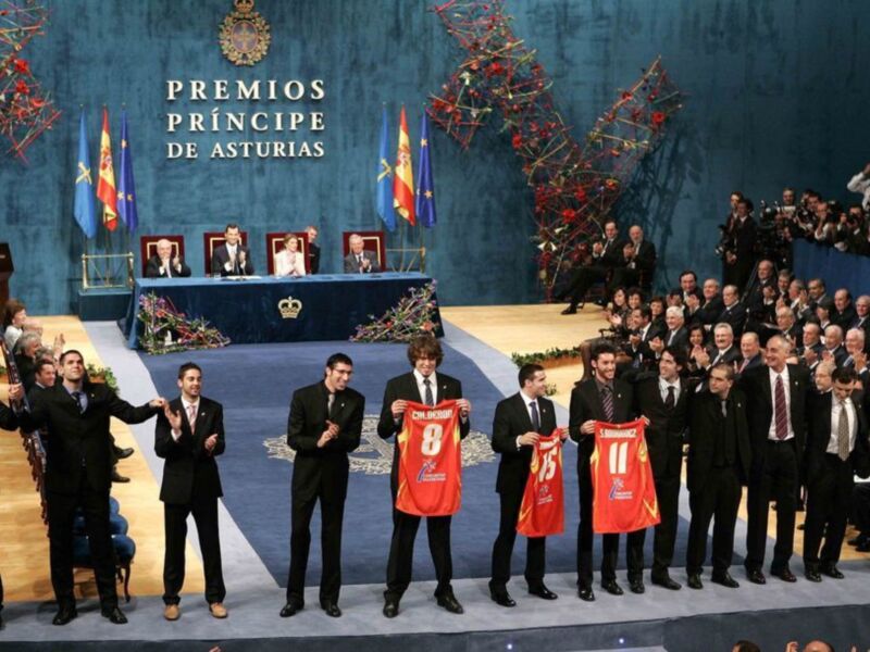 La Selección española de baloncesto escribe una página de oro al recibir el Premio Príncipe de Asturias