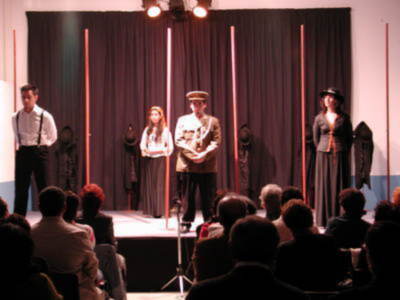 Lleno en el Salón Multiusos de Gines para ver el mejor teatro de Shakespeare