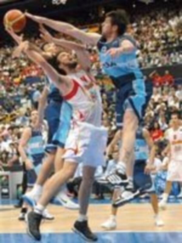 Exposición de fotografías del Mundial de Japón de baloncesto en Alcalá de Henares