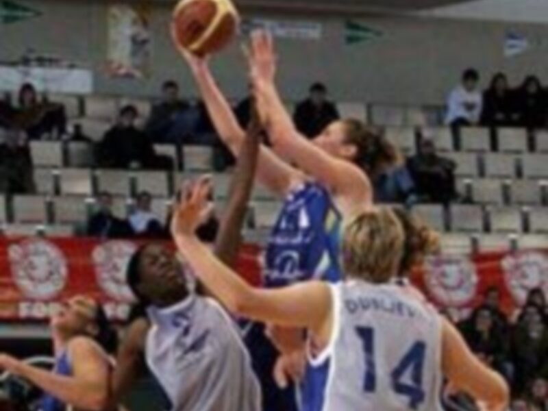 Perfumerías Avenida Rivas Futura: El campeón sufre para ganar (64-62)