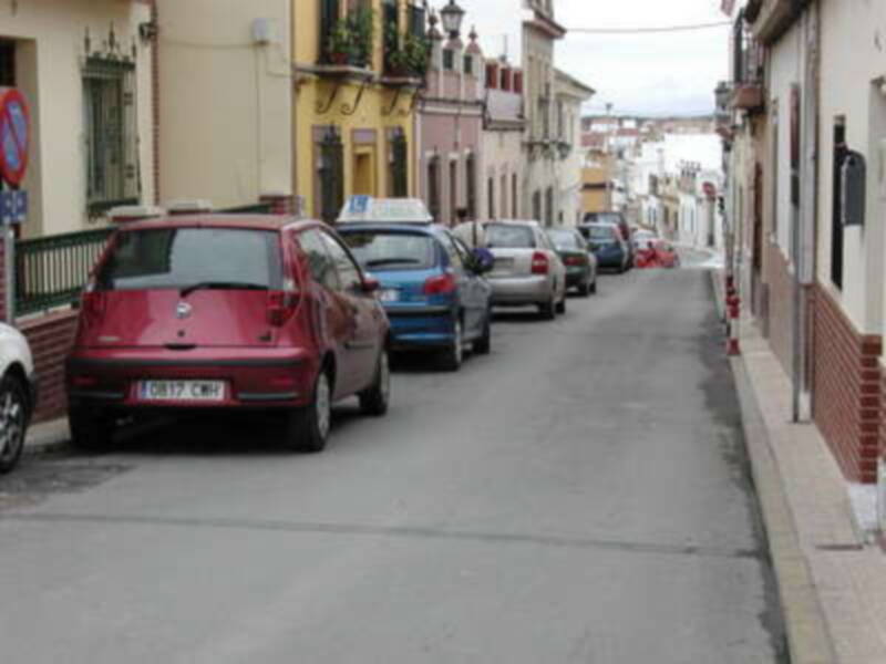 El Ayuntamiento de Gines ampliará el acerado de la calle Virgen del Rocío