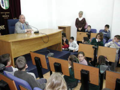 50 escolares de Gines visitan las instalaciones del Ayuntamiento