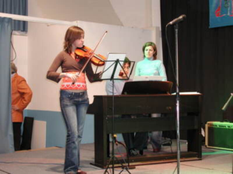 La audición de la Escuela de Música de Gines volvió a llenar el Salón Multiusos