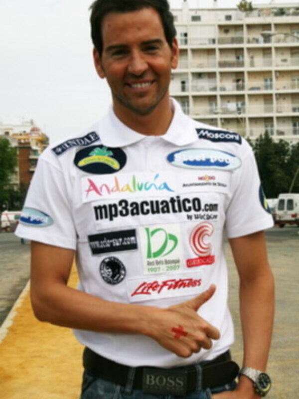 David Meca recorre el Rio Guadalquivir contra corriente desde Sanlucar a Sevilla