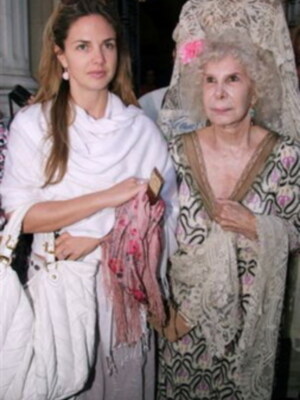 Cayetana se puso la mantilla para ver torear a Fran Rivera en la Maestranza
