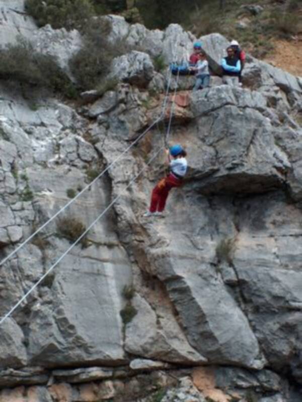 Veinte técnicos deportivos conocen y practican los deportes de aventura ofertados en los campamentos de verano