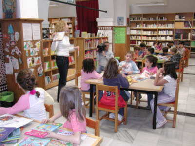 Escolares de Gines se acercan al funcionamiento de la Biblioteca Municipal