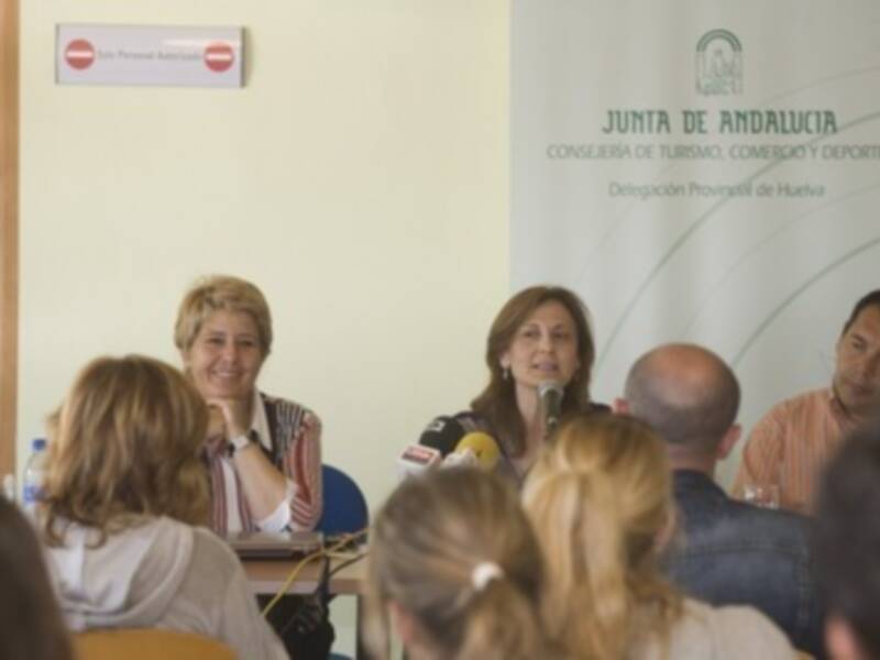 LA JUNTA FORMA A MÁS DE 40 TÉCNICOS ESPECIALISTAS EN ACTIVIDAD ACUÁTICA ADAPTADA EN UN CURSO QUE CELEBRA EN HUELVA