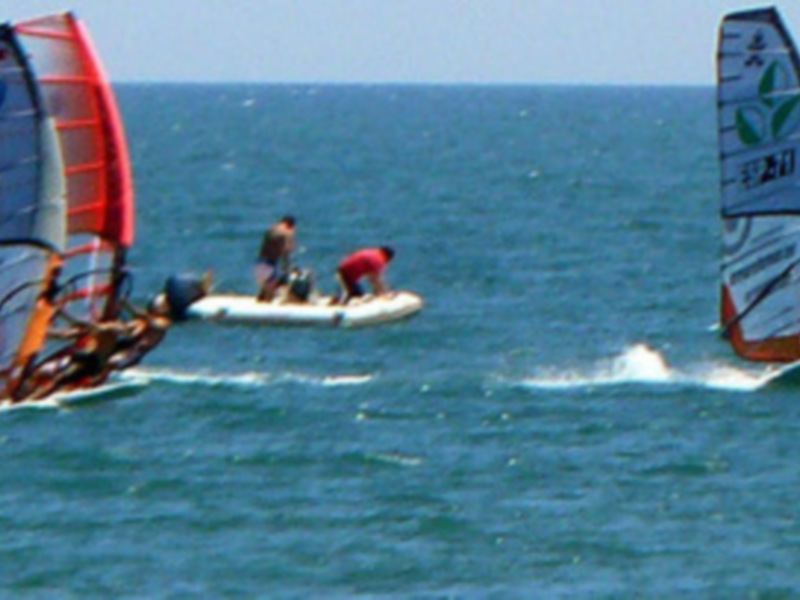 Martínez del Cerro es líder del Circuito Ibérico de Fórmula Windsurf en Martinal