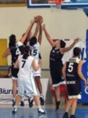 Pio XII y Cop Crespí únicos invictos de la Liga Femenina 2