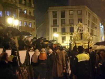 La lluvia adelanto el final del sabado santo en la Semana Santa de Sevilla 2008