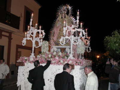 La procesión de la Virgen de Belén pone punto y final a la Semana Santa en Gines