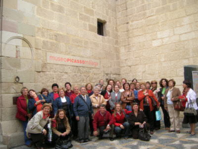 Los vecinos de Gines visitaron Málaga y el Museo Picasso
