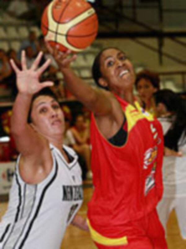 España prosigue invicta al ganar con autoridad a Nueva Zelanda (77-58)