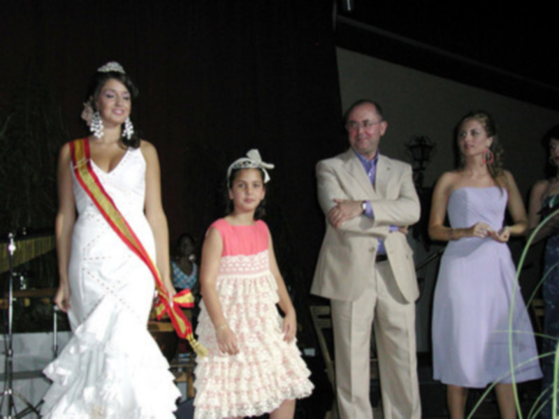 La Gala de Coronación de las Reinas de la Feria llenó el Auditorio Municipal de Gines