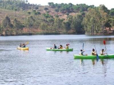 Alta participación en la primera Acampada Joven Multiaventura celebrada en la reserva natural del Castillo de las Guardas
