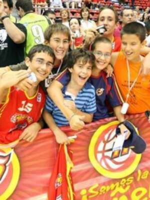 La gira Eñemanía 2008 reparte baloncesto entre más de 50.000 aficionados