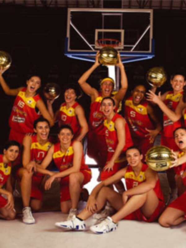 La selección senior femenina llega hoy a España