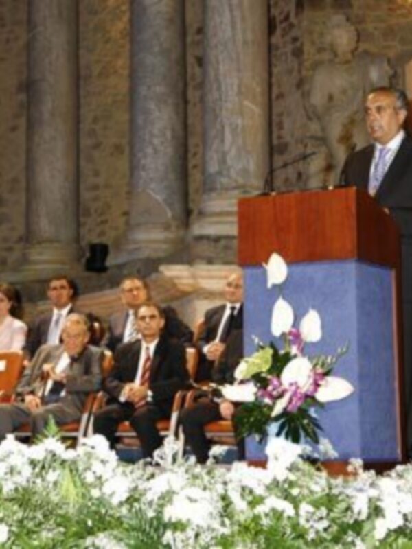 José Luis Sáez ya luce la Medalla de Extremadura