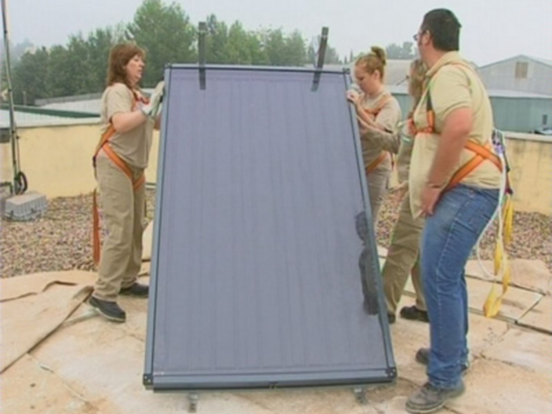 Gines: el Taller de Empleo "Con nuevas energías" comienza la instalación de placas solares en dependencias municipales