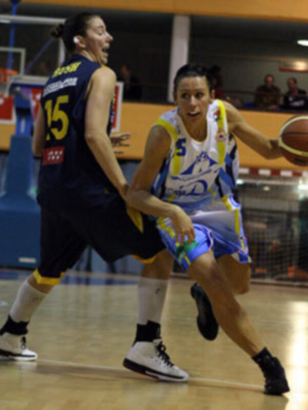 Perfumerías Avenida quiere acabar con la imbatibilidad del Rivas Ecópolis en la Liga Femenina