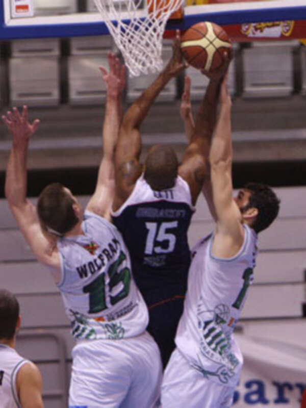 Vigo se coloca cuarto tras ganar a Plasencia en la Adecco LEB Plata